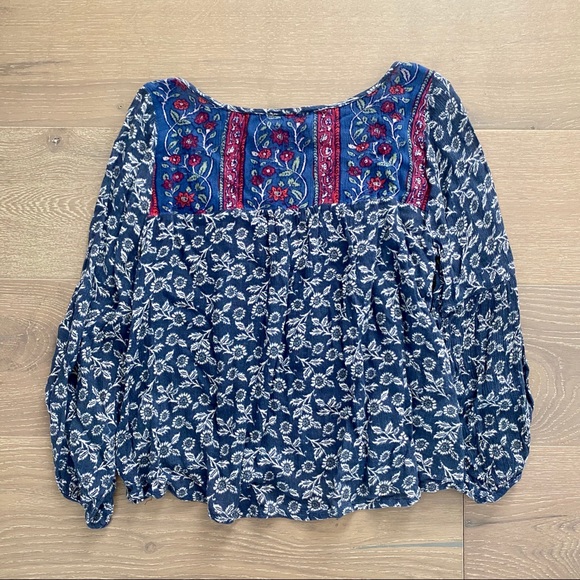 3/$20! Abercrombie Top Size Small - Picture 2 of 3